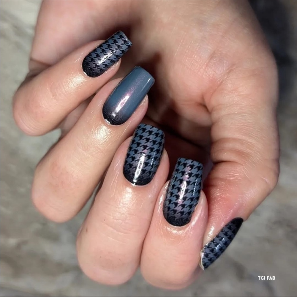 *Exclusive* Color Street: TGI Fab | Houndstooth Black Gray Blue Ombre Fall - Picture 7 of 15
